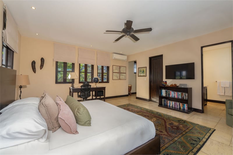 38 Avenida la Antigua