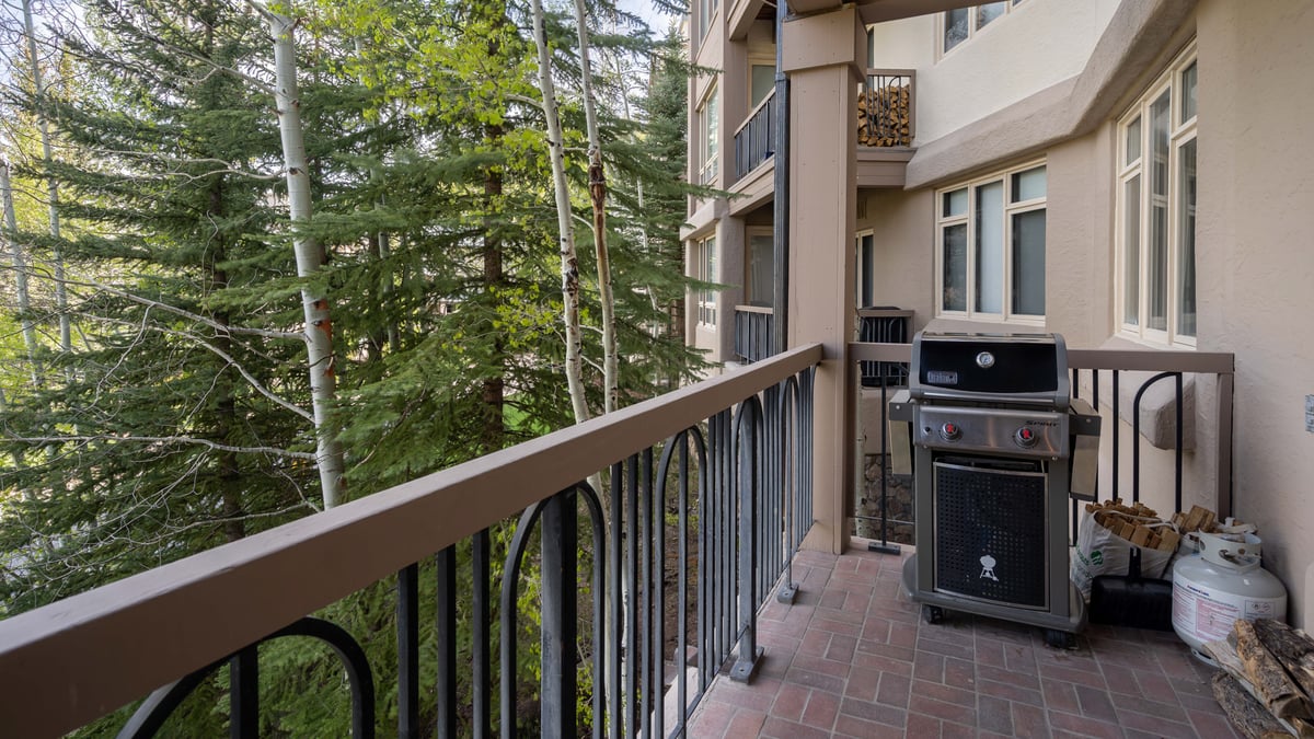 Deck with grill and views - Image 10