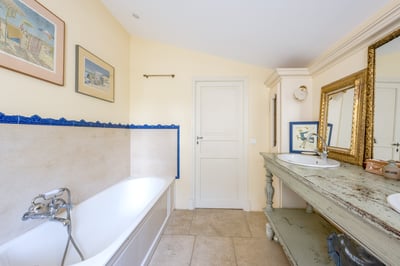 Luxury Villa Photo #18