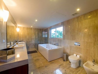 Luxury Villa Photo #29