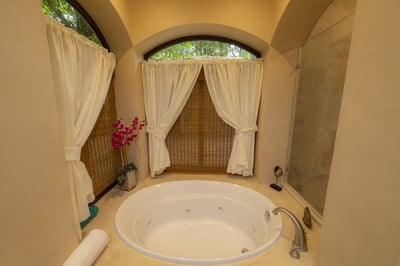 Luxury Villa Photo #40