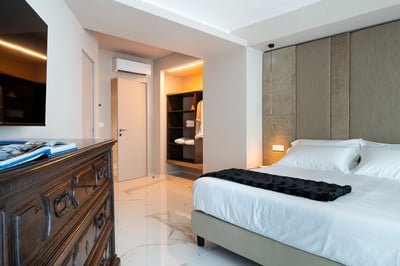 Luxury Villa Photo #33