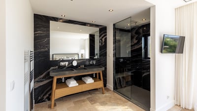 Luxury Villa Photo #15