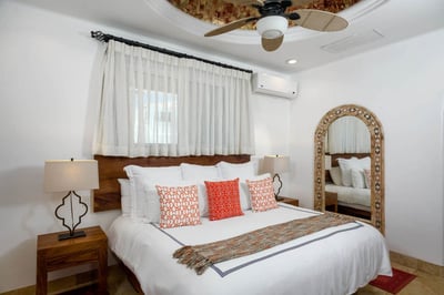 Luxury Villa Photo #32