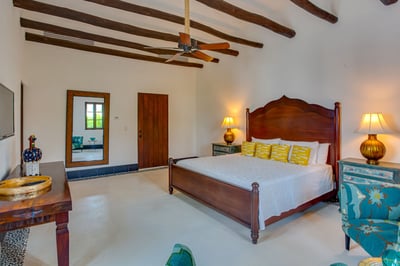 Luxury Villa Photo #36