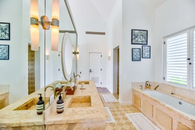 Luxury Villa Photo #26