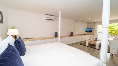 Luxury Villa Photo #24