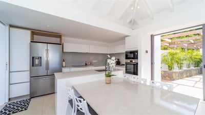 Kitchen & Dining Area