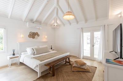 Luxury Villa Photo #32