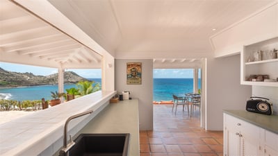 Kitchen & Dining Area