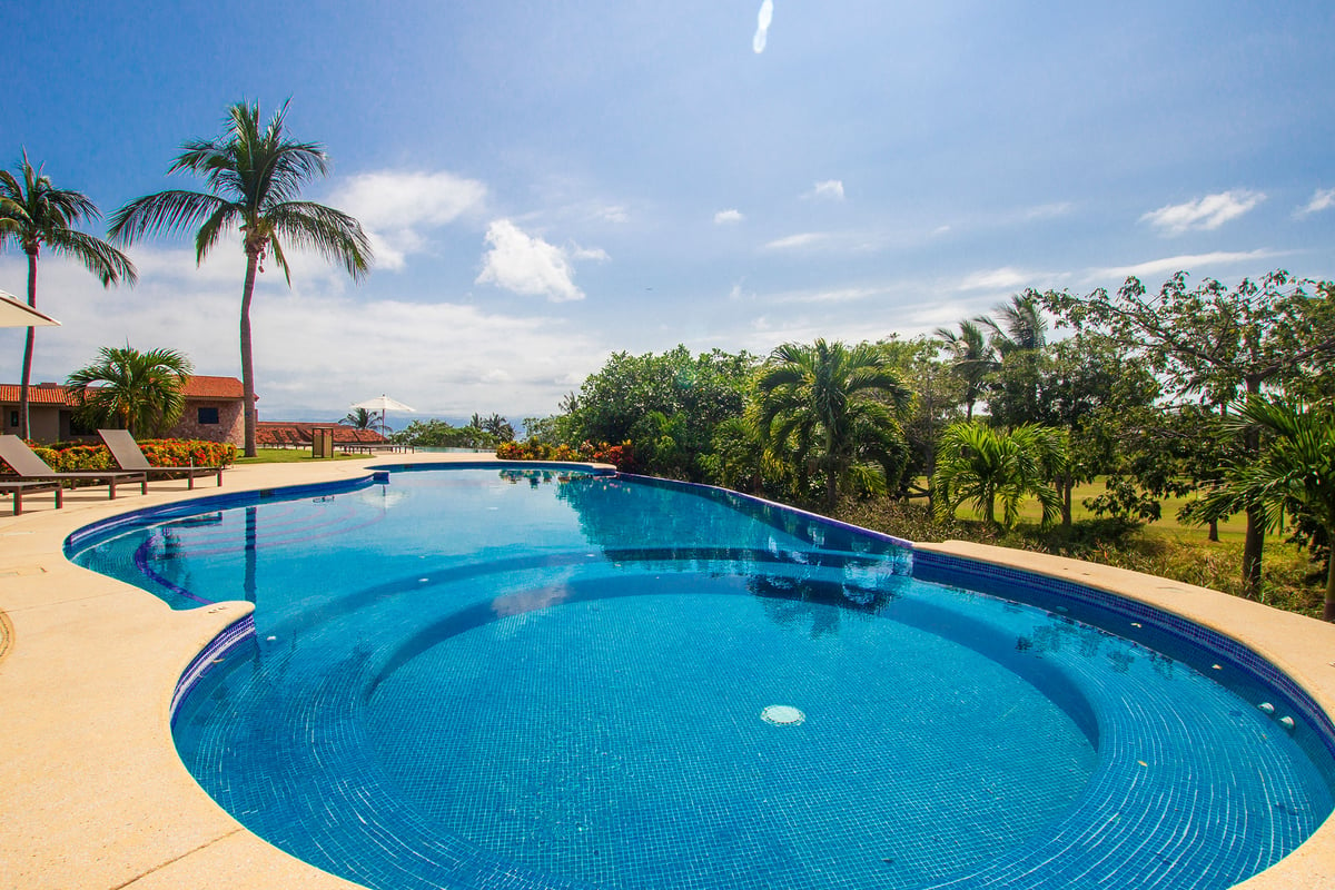 Resort pool - Image 35