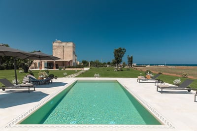 Luxury Villa Photo #6