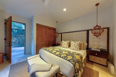 Luxury Villa Photo #36