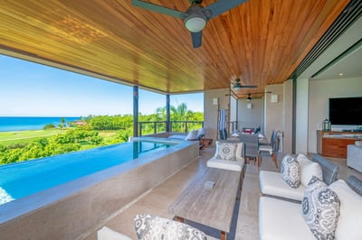 Luxury Villa Photo #4