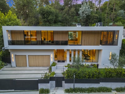 Luxury Villa Photo #3