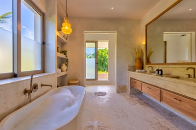 Luxury Villa Photo #22