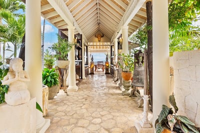 Luxury Villa Photo #15