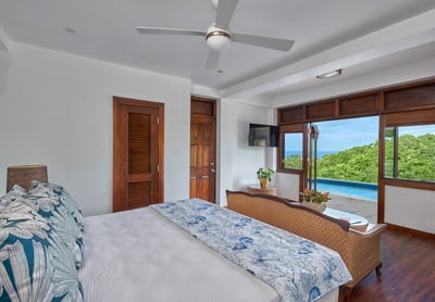 Luxury Villa Photo #30