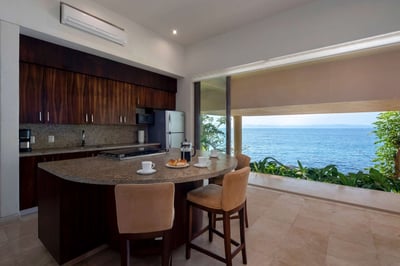 Luxury Villa Photo #26