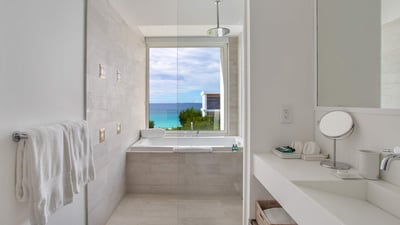 Luxury Villa Photo #16