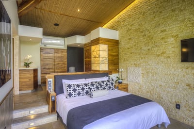 Luxury Villa Photo #28