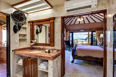 Luxury Villa Photo #17