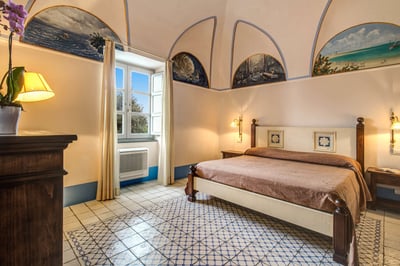 Luxury Villa Photo #16