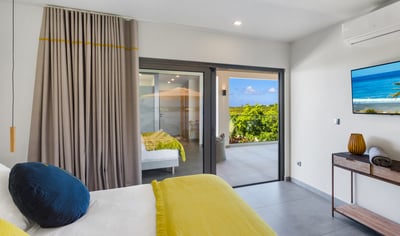 Luxury Villa Photo #18
