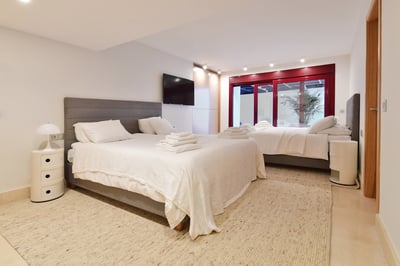 Luxury Villa Photo #25