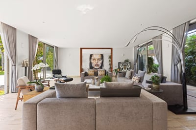 Luxury Villa Photo #18