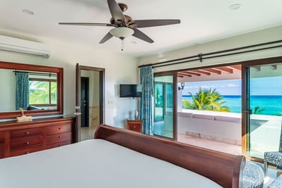 Luxury Villa Photo #34