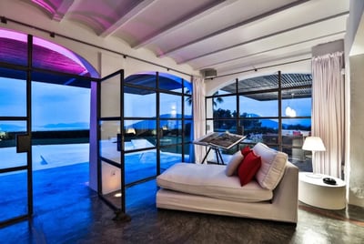 Luxury Villa Photo #15