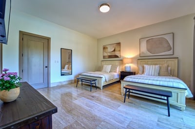 Luxury Villa Photo #20