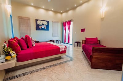 Luxury Villa Photo #35