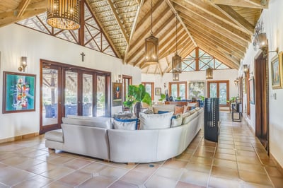 Luxury Villa Photo #16