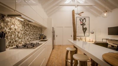 Kitchen & Dining Area