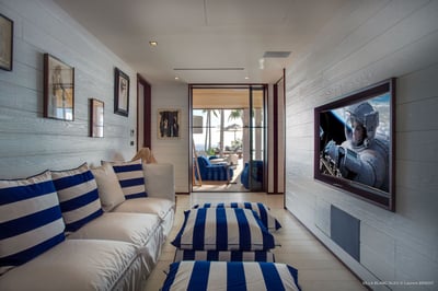 Luxury Villa Photo #20