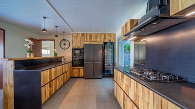 Kitchen & Dining Area: Fully equipped, air-conditioned kitchen, electric oven and gas stove, microwa