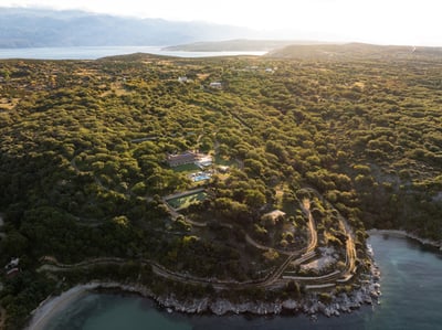 Luxury Villa Photo #3
