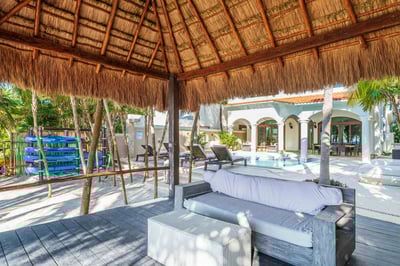 Luxury Villa Photo #18