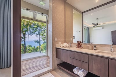 Luxury Villa Photo #43
