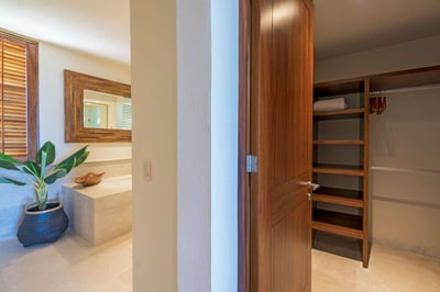 Luxury Villa Photo #49