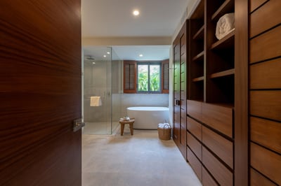 Luxury Villa Photo #34