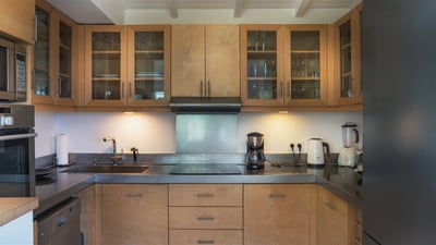 Dining Area & Kitchen