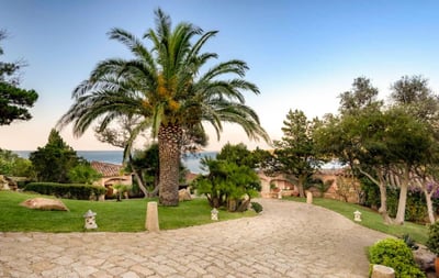 Luxury Villa Photo #32