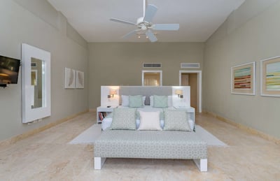 Luxury Villa Photo #24
