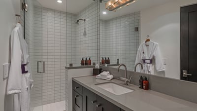 King ensuite 1 on lower level