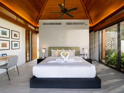 Luxury Villa Photo #14