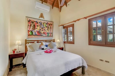 Luxury Villa Photo #30
