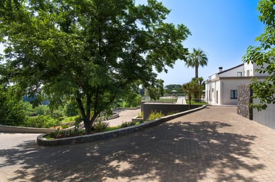 Luxury Villa Photo #18